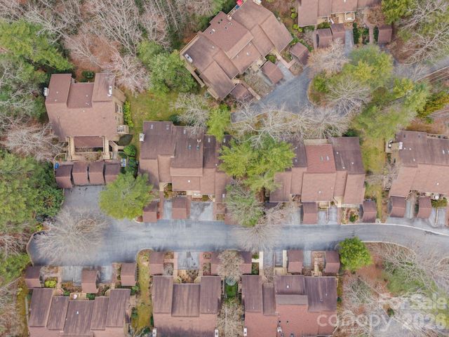 301 N Scarlet Oak Lane, Hendersonville, NC 28791