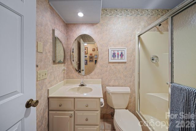 301 N Scarlet Oak Lane, Hendersonville, NC 28791