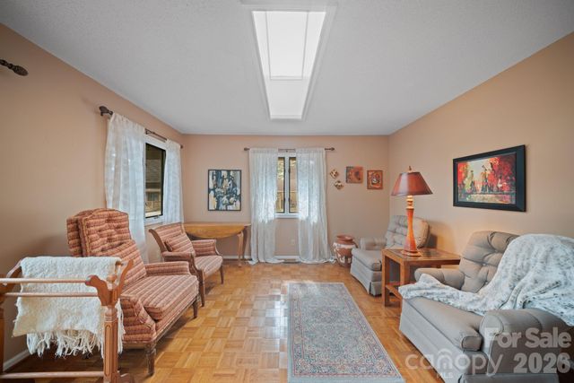 301 N Scarlet Oak Lane, Hendersonville, NC 28791