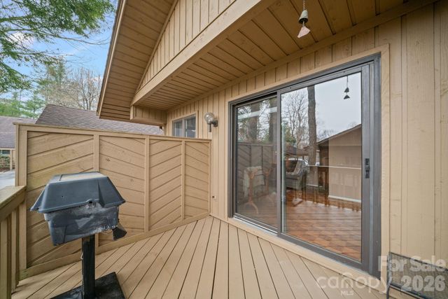 301 N Scarlet Oak Lane, Hendersonville, NC 28791