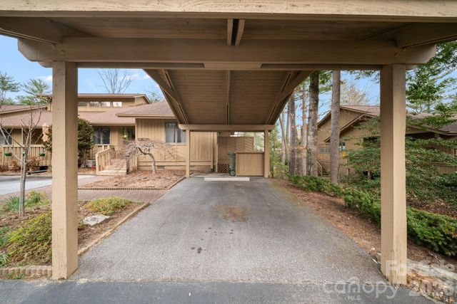 301 N Scarlet Oak Lane, Hendersonville, NC 28791