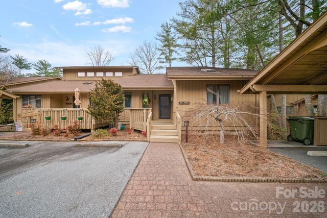 301 N Scarlet Oak Lane, Hendersonville, NC 28791