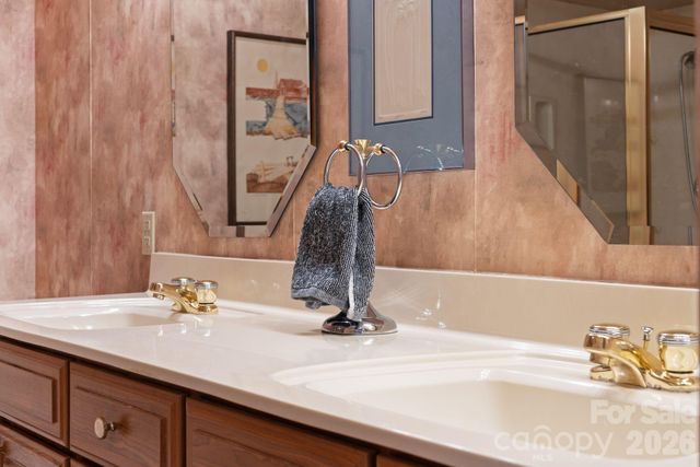 301 N Scarlet Oak Lane, Hendersonville, NC 28791