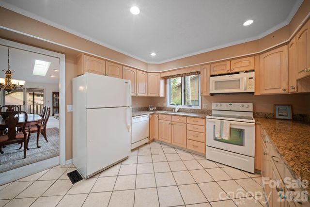 301 N Scarlet Oak Lane, Hendersonville, NC 28791