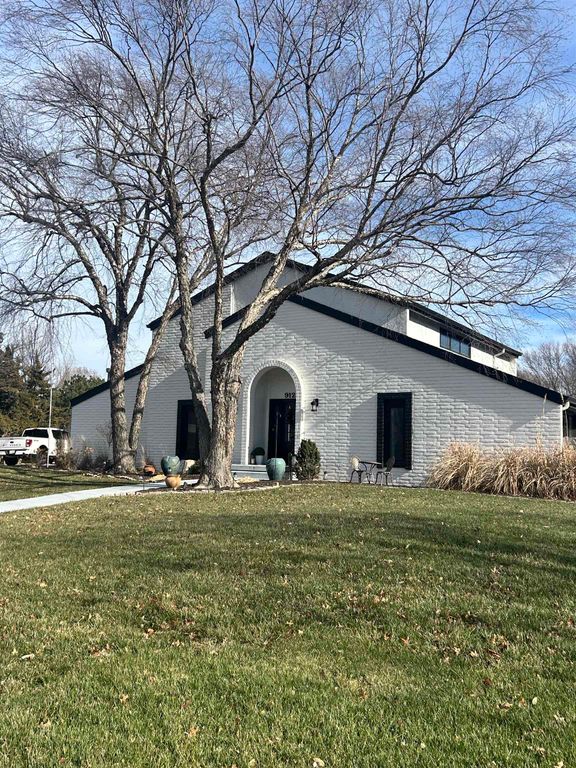 9122 E Windwood Ct, Wichita, KS 67226