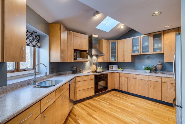 9883 Fawnrun Court, Evendale, OH 45241