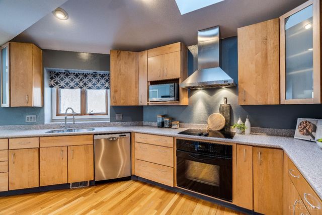 9883 Fawnrun Court, Evendale, OH 45241