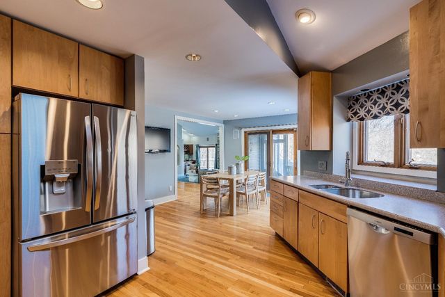 9883 Fawnrun Court, Evendale, OH 45241