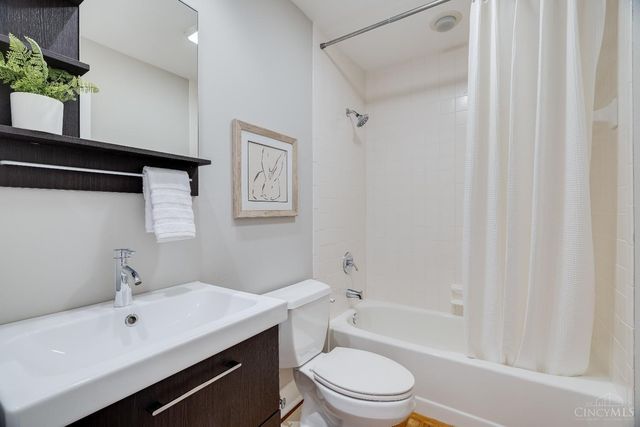 9883 Fawnrun Court, Evendale, OH 45241