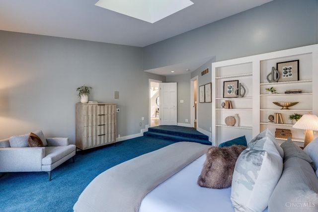 9883 Fawnrun Court, Evendale, OH 45241