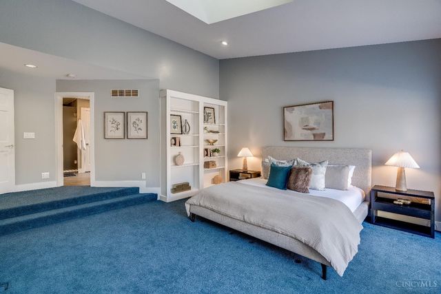 9883 Fawnrun Court, Evendale, OH 45241