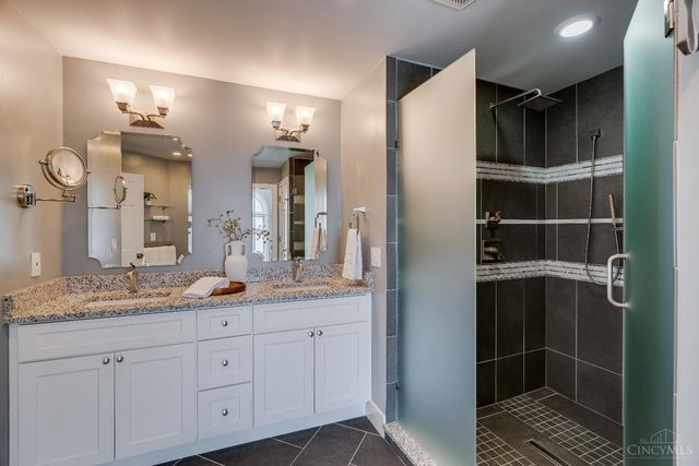 9883 Fawnrun Court, Evendale, OH 45241