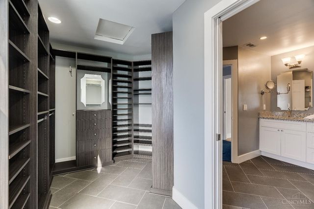 9883 Fawnrun Court, Evendale, OH 45241