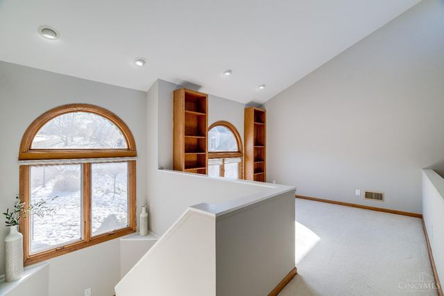 9883 Fawnrun Court, Evendale, OH 45241