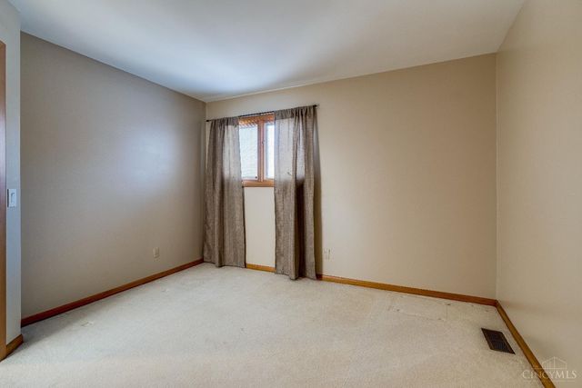 9883 Fawnrun Court, Evendale, OH 45241