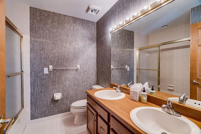 9883 Fawnrun Court, Evendale, OH 45241