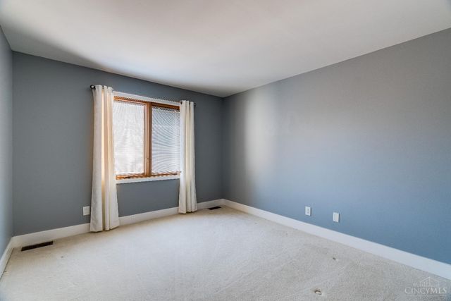 9883 Fawnrun Court, Evendale, OH 45241