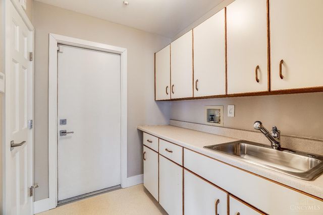 9883 Fawnrun Court, Evendale, OH 45241