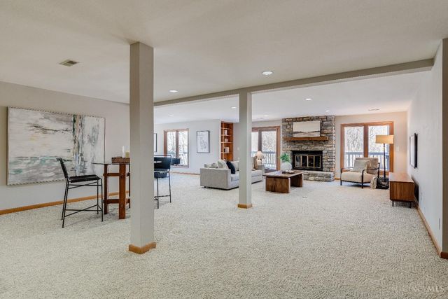 9883 Fawnrun Court, Evendale, OH 45241