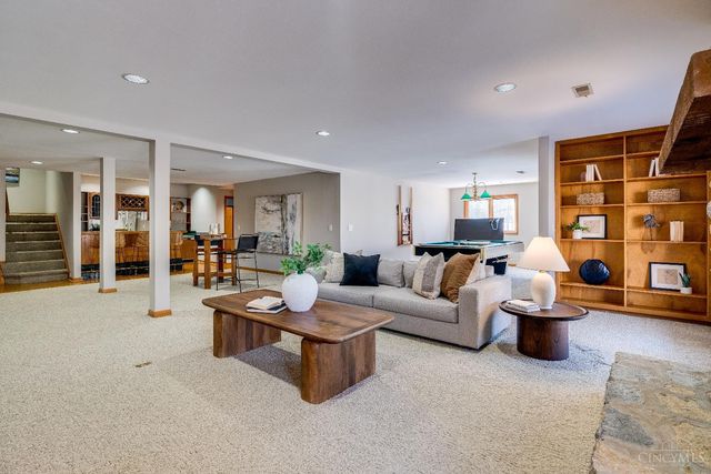 9883 Fawnrun Court, Evendale, OH 45241