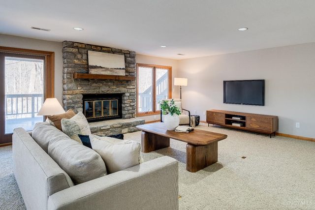 9883 Fawnrun Court, Evendale, OH 45241