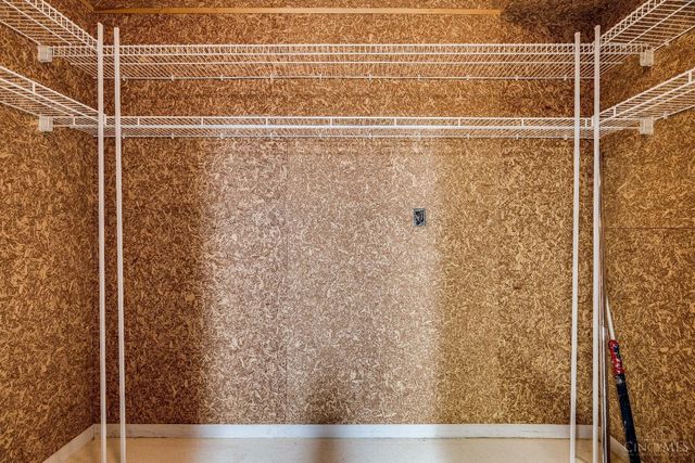 9883 Fawnrun Court, Evendale, OH 45241