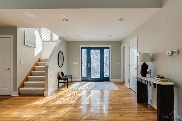 9883 Fawnrun Court, Evendale, OH 45241