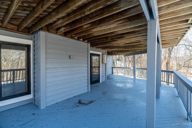 9883 Fawnrun Court, Evendale, OH 45241