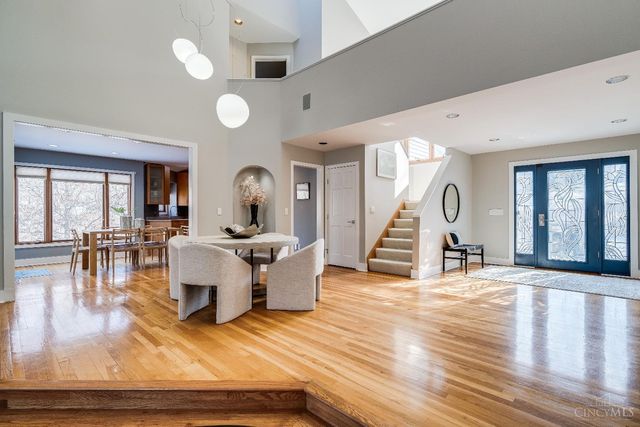 9883 Fawnrun Court, Evendale, OH 45241