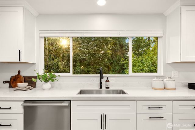 4615 88th Avenue SE, Mercer Island, WA 98040