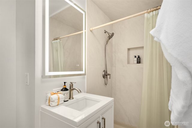 4615 88th Avenue SE, Mercer Island, WA 98040