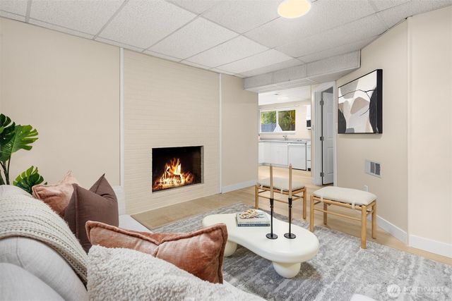 4615 88th Avenue SE, Mercer Island, WA 98040