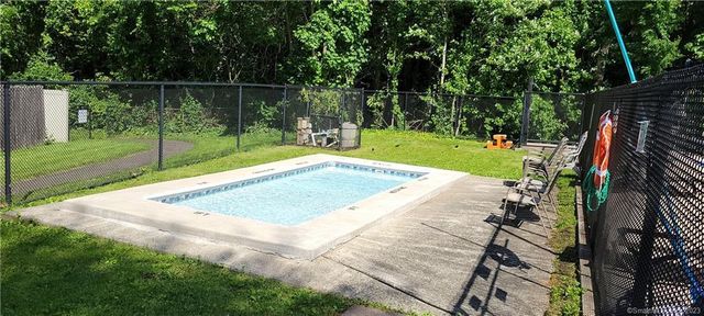 155 Penn Common 155, Milford, CT 06460