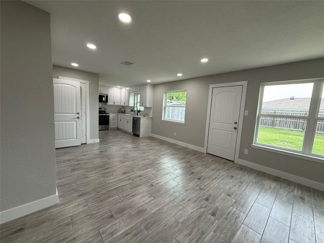 10007 Wren Street, La Porte, TX 77571