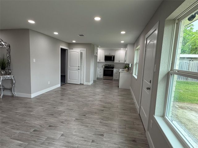 10007 Wren Street, La Porte, TX 77571