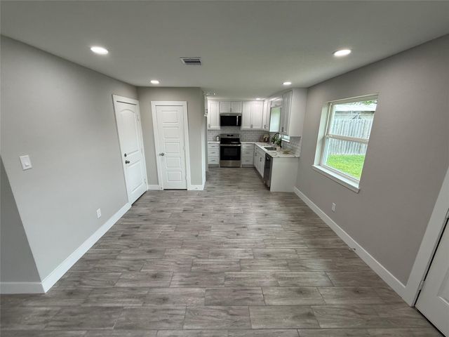 10007 Wren Street, La Porte, TX 77571