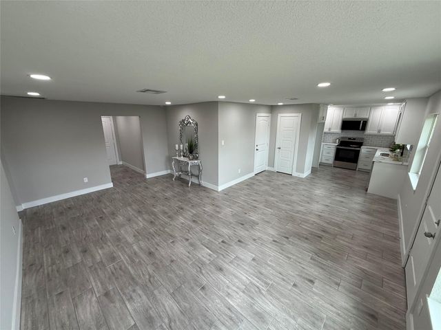 10007 Wren Street, La Porte, TX 77571