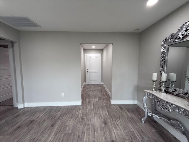 10007 Wren Street, La Porte, TX 77571
