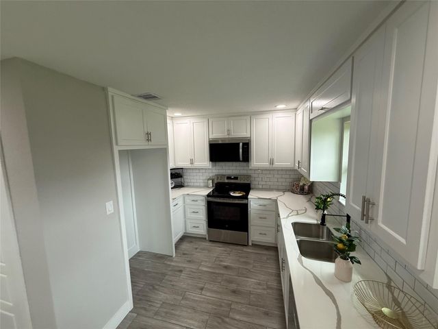 10007 Wren Street, La Porte, TX 77571