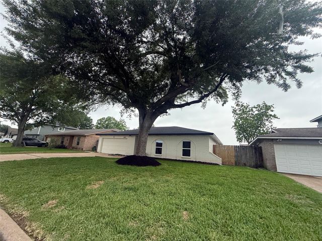 10007 Wren Street, La Porte, TX 77571