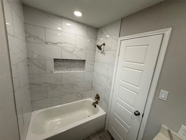 10007 Wren Street, La Porte, TX 77571
