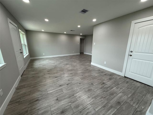 10007 Wren Street, La Porte, TX 77571