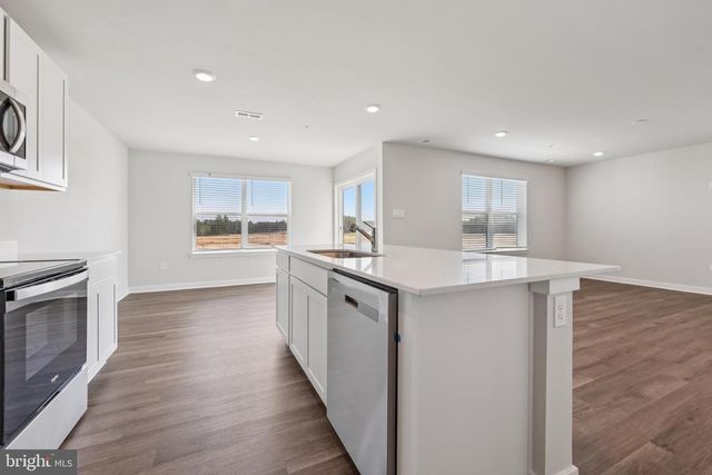 278 LONG BRANCH LN, La Plata, MD 20646