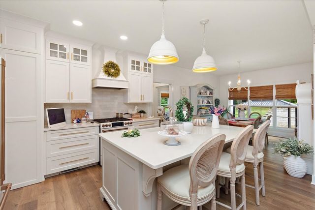 555 Station Cir, Tullahoma, TN 37388