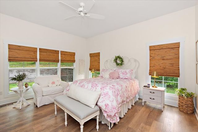 555 Station Cir, Tullahoma, TN 37388