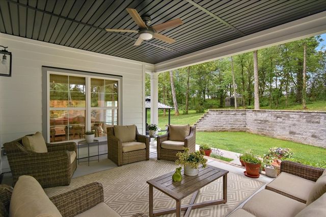 555 Station Cir, Tullahoma, TN 37388