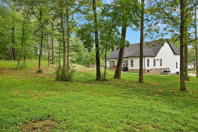 555 Station Cir, Tullahoma, TN 37388