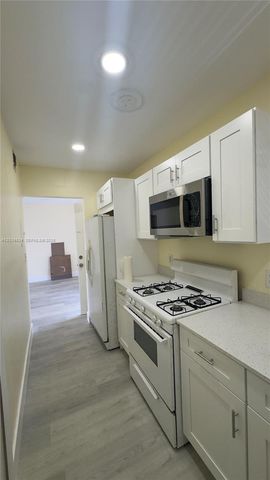 12890 NE 8th Avenue 302, North Miami, FL 33161
