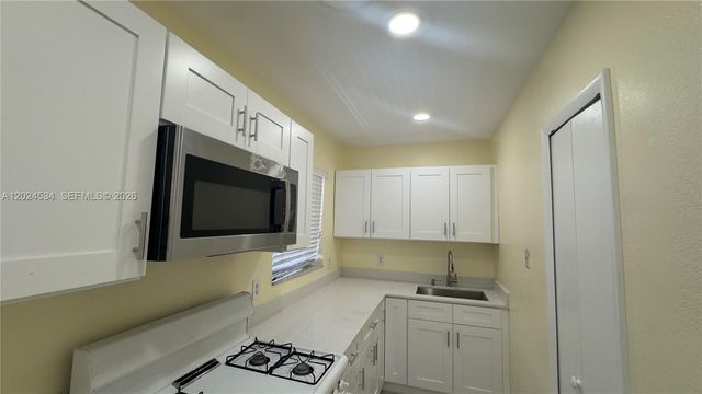 12890 NE 8th Avenue 302, North Miami, FL 33161