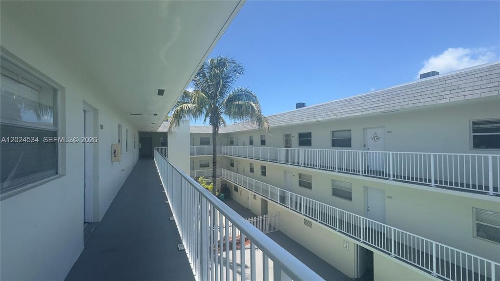 12890 NE 8th Avenue 302, North Miami, FL 33161